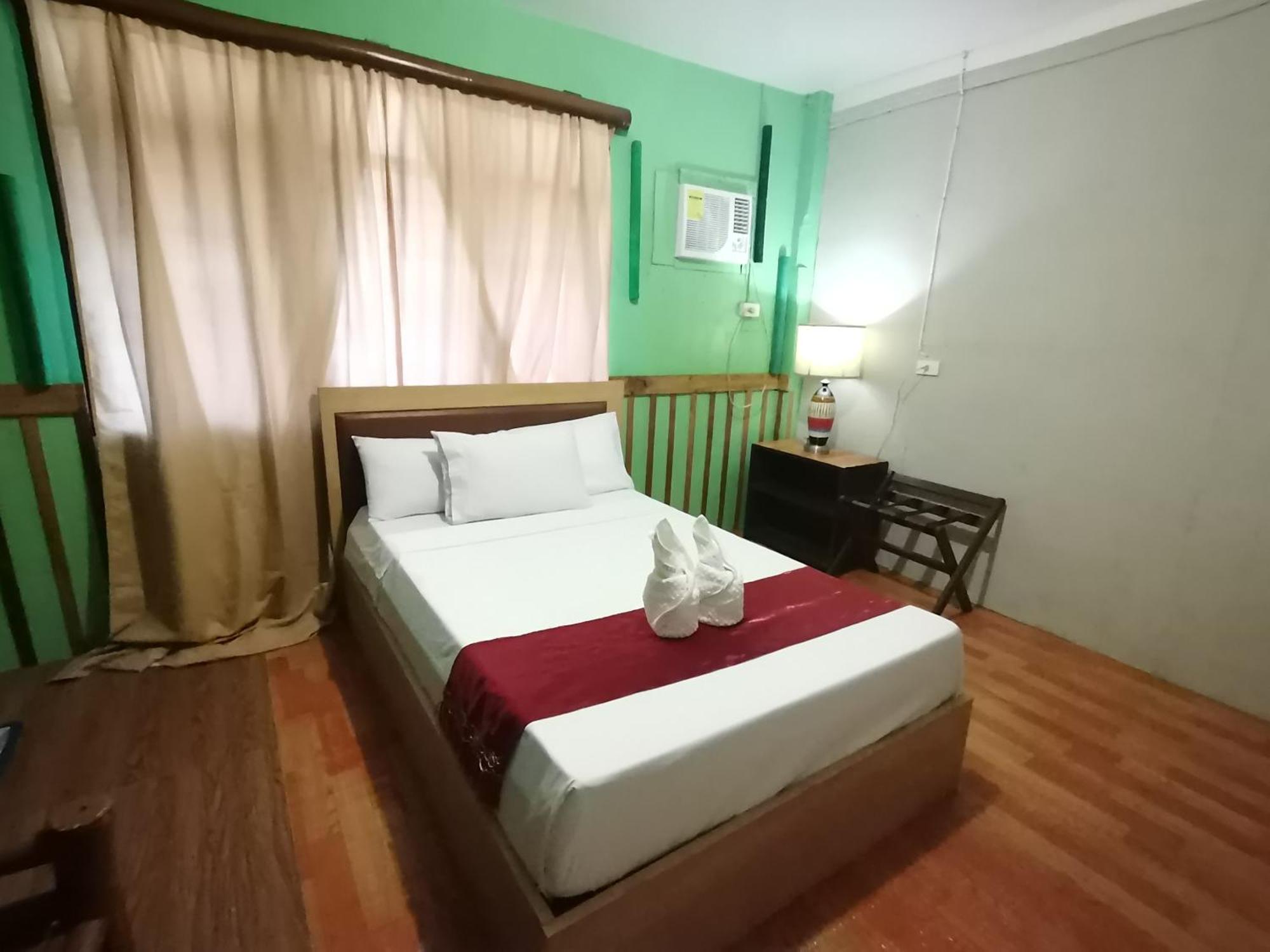 Coron Town Traveller'S Dormitory Exterior foto