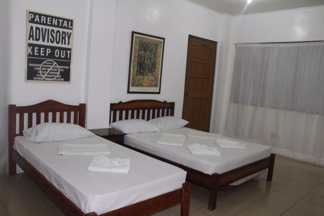 Coron Town Traveller'S Dormitory Exterior foto