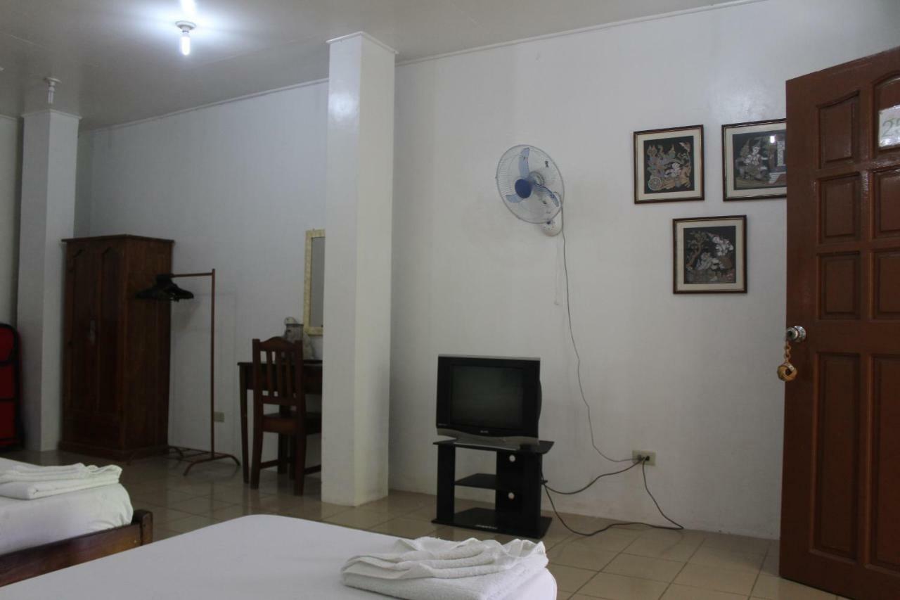 Coron Town Traveller'S Dormitory Exterior foto